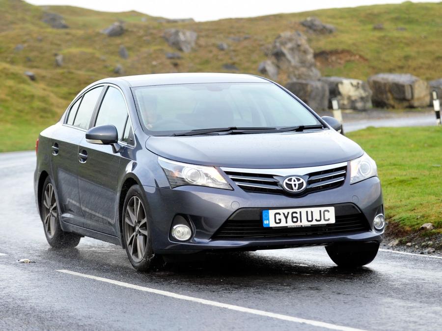  Toyota Avensis Sedan (T270) 2011 года  (UK) (фото 11 из 18)